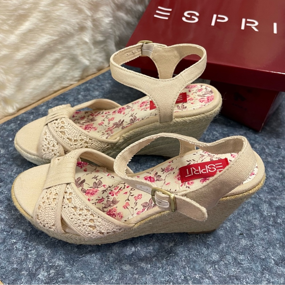 Espirit Anna Wedges, Size 8 - Picture 4 of 6